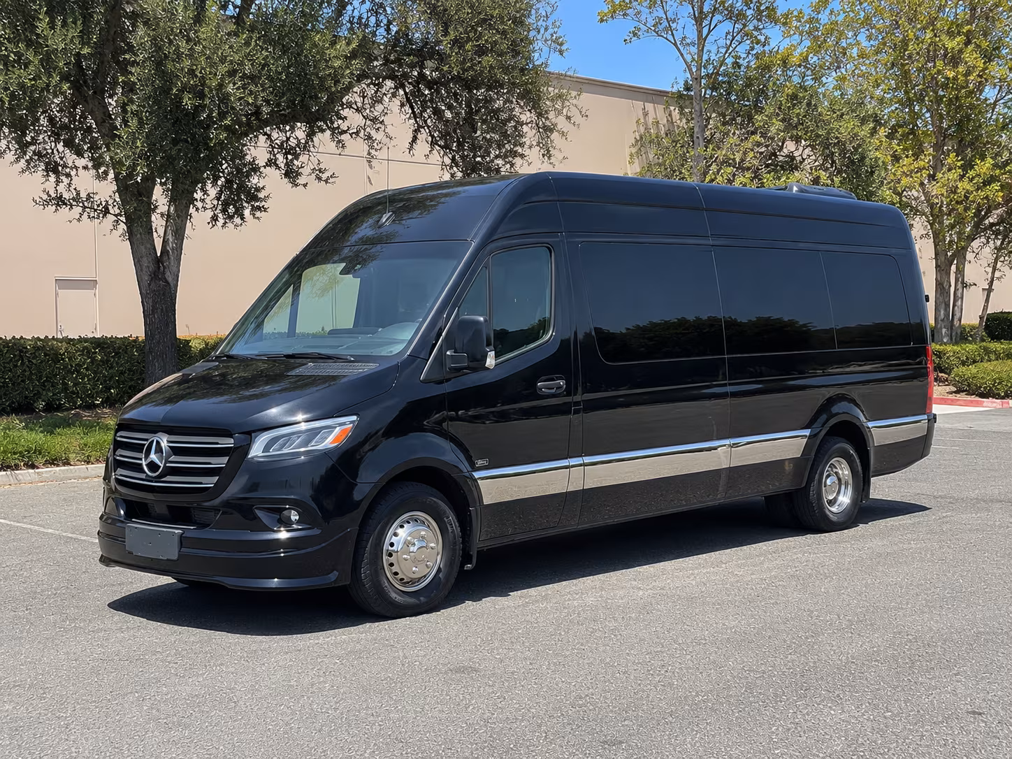easily book transportation for your next airport transfer 1