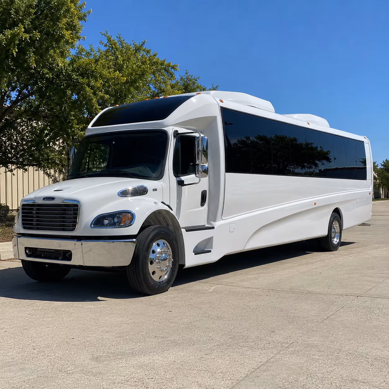 elizabeth 20 passenger minibus