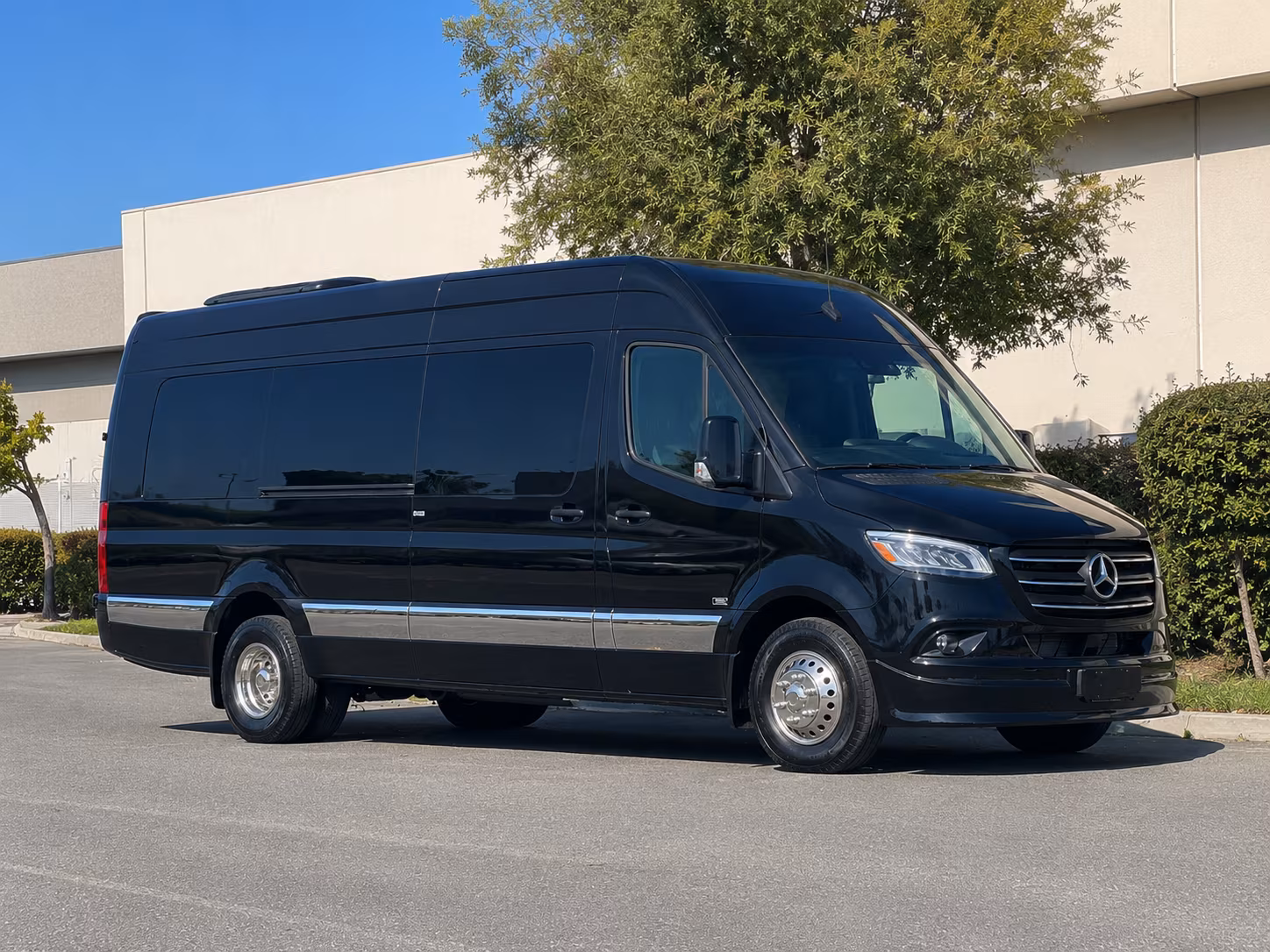 elizabeth airport transportation onboard seating