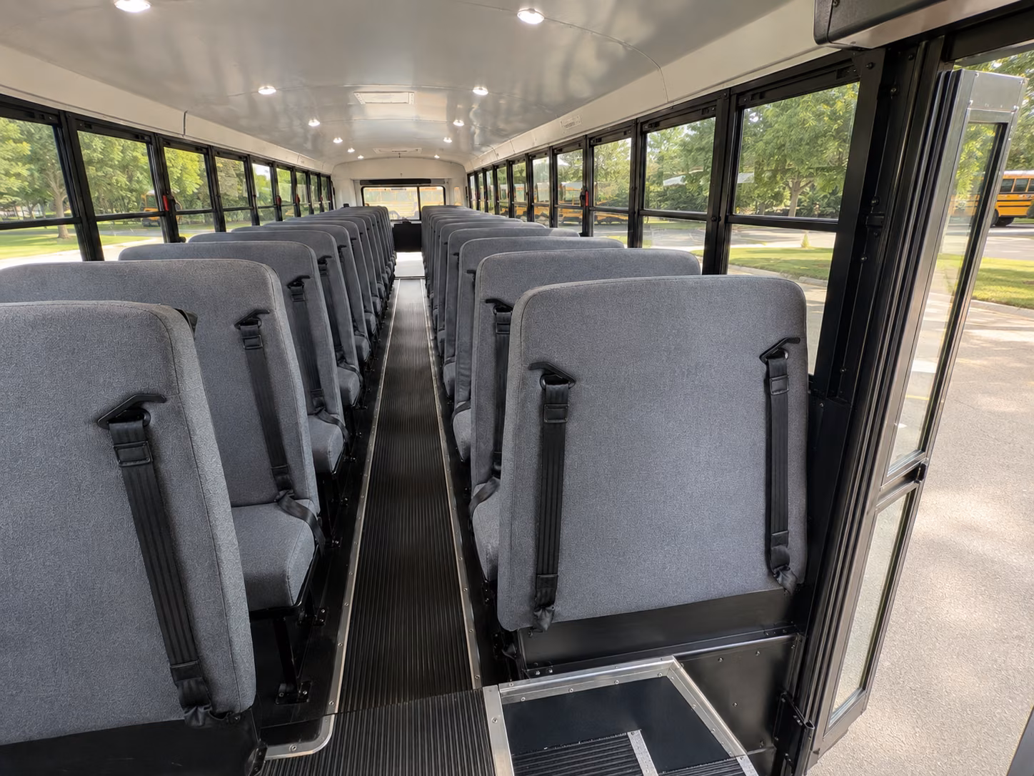 school bus rentals for elizabeth area zoo and aquarium trips