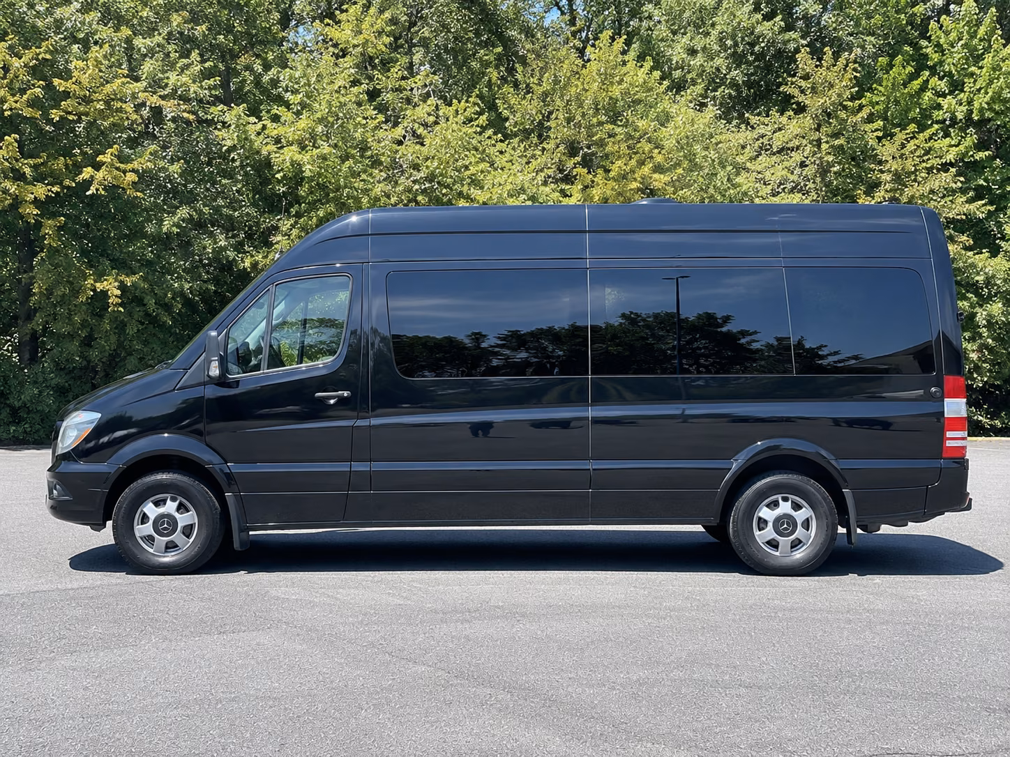 sprinter van and minibus rentals for small group winery trips through new jersey